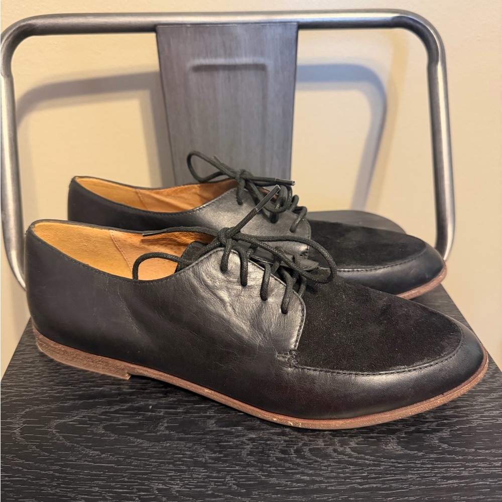 Classic Black Leather Lace-Up Women's Oxfords